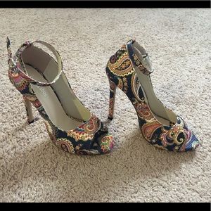 Women’s peep-toe Mary Jane high heel 👠